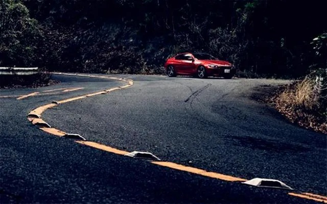 (过弯驾驶技巧)掌握过弯极限:提升驾驶技术与安全性的关键因素