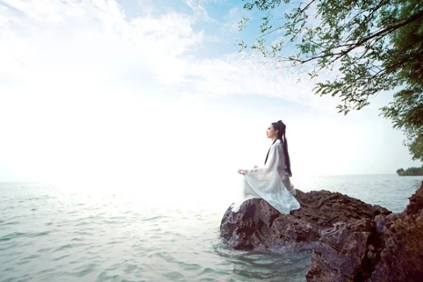 (笑傲红尘歌词)笑傲红尘:在纷繁复杂的人生旅途中追寻真爱的勇气与智慧 (笑傲红尘歌词)笑傲红尘:在纷繁复杂的人生旅途中追寻真爱的勇气与智慧