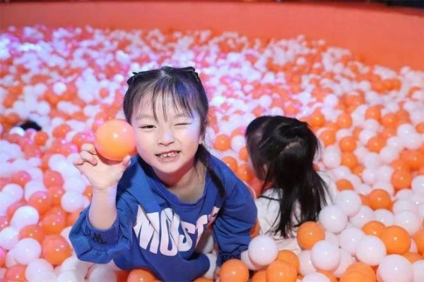 探讨新型娱乐模式:泡泡精灵游戏设备如何促进亲子互动与儿童智力发展 探讨新型娱乐模式:泡泡精灵游戏设备如何促进亲子互动与儿童智力发展