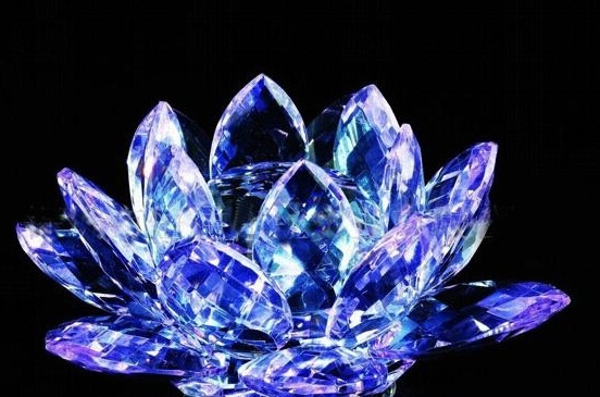 (水晶之念什么意思)水晶之谜：神奇的能量源和传说故事