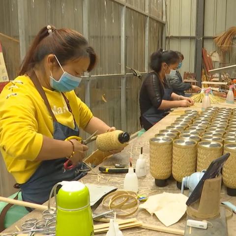 “探索指尖大学：如何通过在线学习实现个人成长与职业发展的新模式”