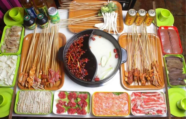 (串串香火锅的做法)享受美食文化：串串香火锅，让你品味不一样的火锅体验