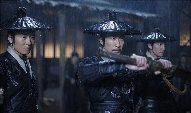 在虚拟世界的网络游戏中我是捕快：追踪罪犯，守护和平