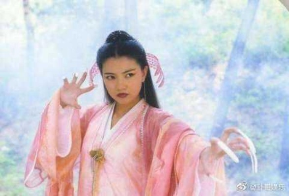 新依天屠龙记周芷若:古龙经典再现,传奇女子傲立江湖,勇战群雄化解危机 新依天屠龙记周芷若:古龙经典再现,传奇女子傲立江湖,勇战群雄化解危机