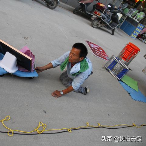 《热血传奇:摊主传说》- 一个可以摆摊的传奇手游体验,创造你的传奇商业帝国! 《热血传奇:摊主传说》- 一个可以摆摊的传奇手游体验,创造你的传奇商业帝国!