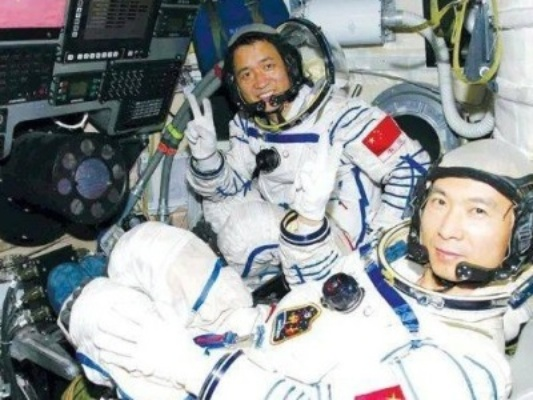 (我是航天员歌曲)我是航天员,老公是团长,生活中的冒险与浪漫 (我是航天员歌曲)我是航天员,老公是团长,生活中的冒险与浪漫