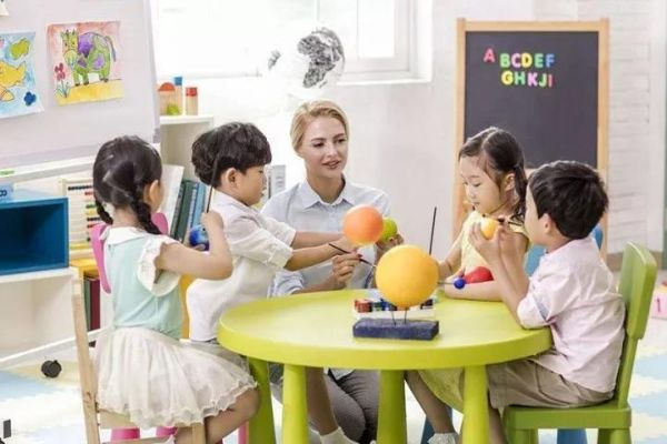 探秘班班幼儿园4穿墙飞行版：儿童教育新趋势与创新科技的完美融合