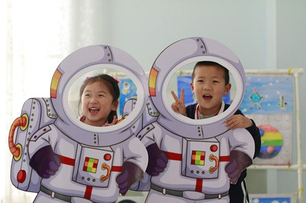 探秘班班幼儿园4穿墙飞行版：儿童教育新趋势与创新科技的完美融合